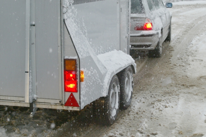 Tufft för elitlagen som missar första omgången – premiären körs trots vädret