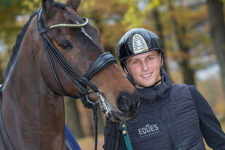 Kolla klippet: Carl Hedin om uppväxten som ensam kille i stallet