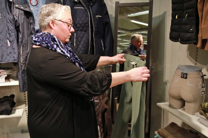 Svårt med ridkläder i större storlek: ”Vi som behöver större storlekar skäms och ger upp”