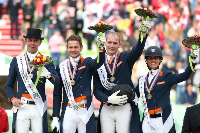 Hollands dressytränare slutar omedelbart