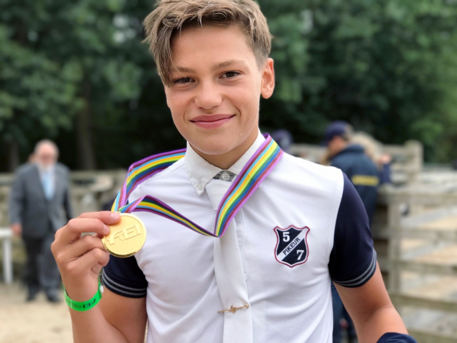 Mästerskapsmedaljörer hyllas i Friends