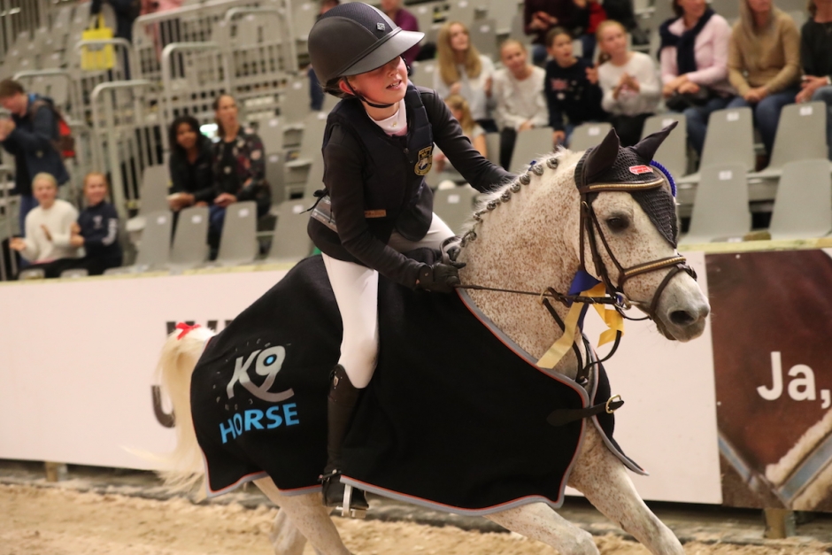 Full fart i ponnyernas Grand Prix – Linn Arvidsson dubbelt prisad