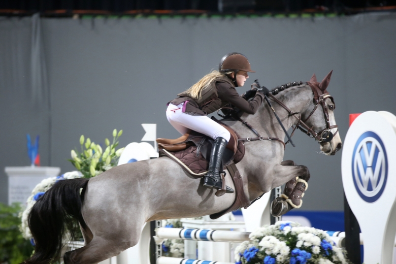 Julia Hallberg-carnhill Clover Lass3 141130 Rt