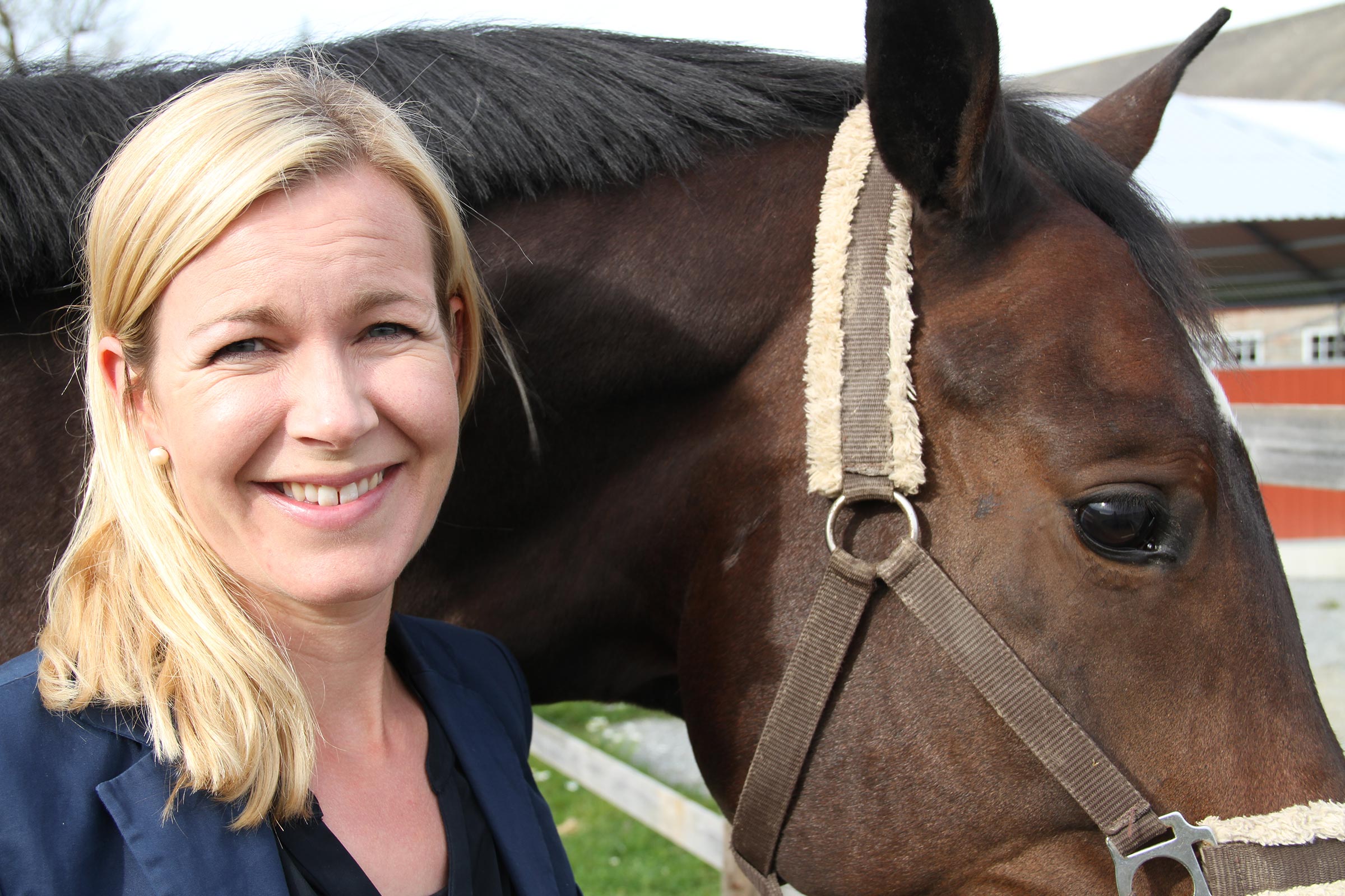 Sara Westholm, HNS TO, MAR 07, 2019 07:45 CET Fotograf: Bild: HNS – Att Schysst stall vänder sig till såväl arbetsgivare som arbetstagare, aktiva på till exempel ridskolor samt elever och lärare på hästgymnasier ser vi som en stor styrka, säger Sara Westholm, på HNS, Hästnäringens nationella stiftelse.