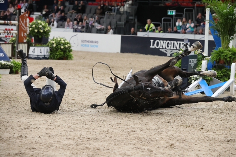 John Whitaker borta en månad efter fallet i Göteborg