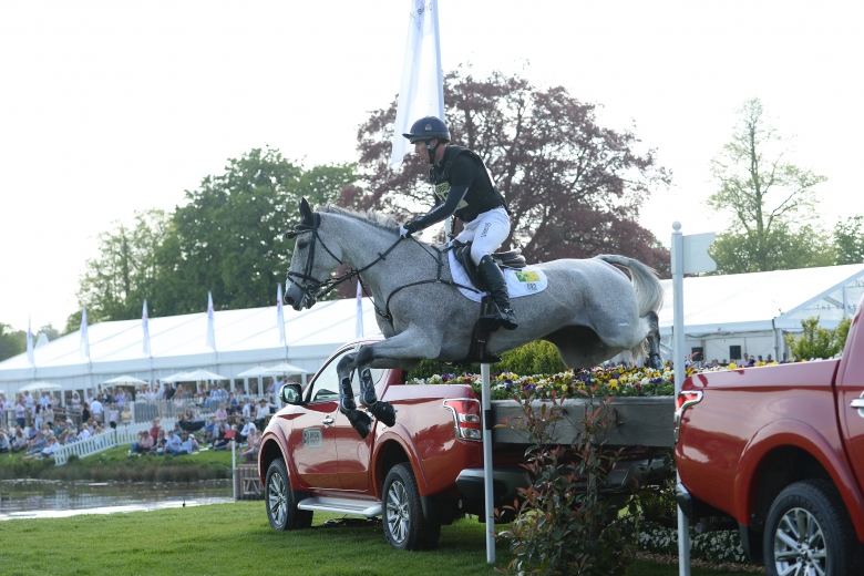 Toppryttarna rider virtuellt Badminton