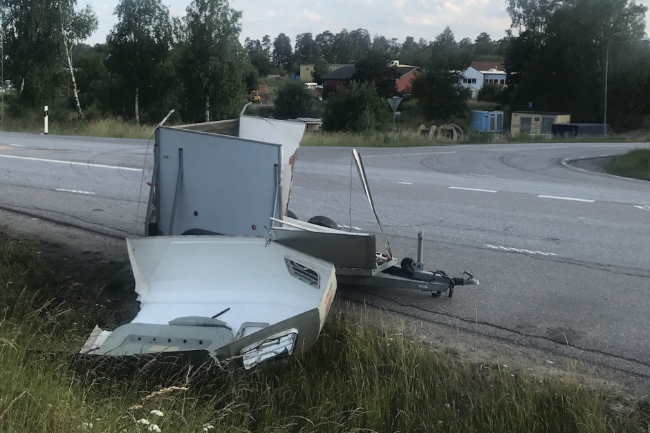 Häst skadad när transport blev påkörd