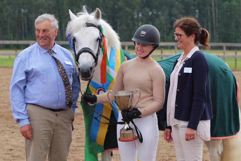 Allroundponny tog hem både BIS-titeln och meetingpriset