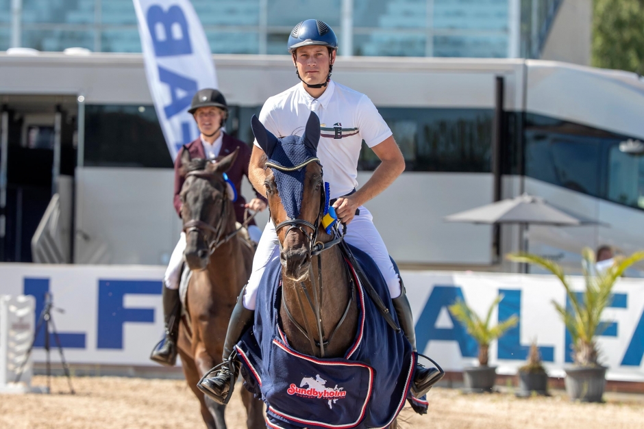 Viktor Melin premiärsegrare när säsongens 7 Star hoppade igång