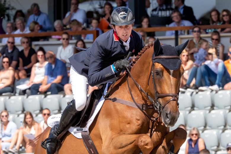 Ryttare i lockdown: Dansar på Tiktok och skapar konstnärliga alster