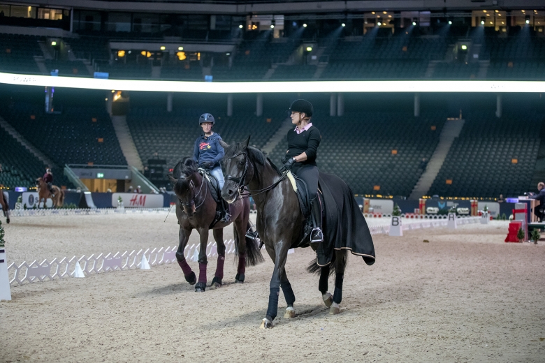 Se dressyrstjärnorna träna i Friends arena
