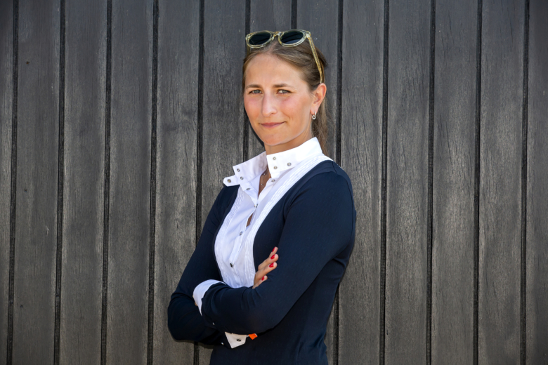 Wilma Hellström rider för Marjut