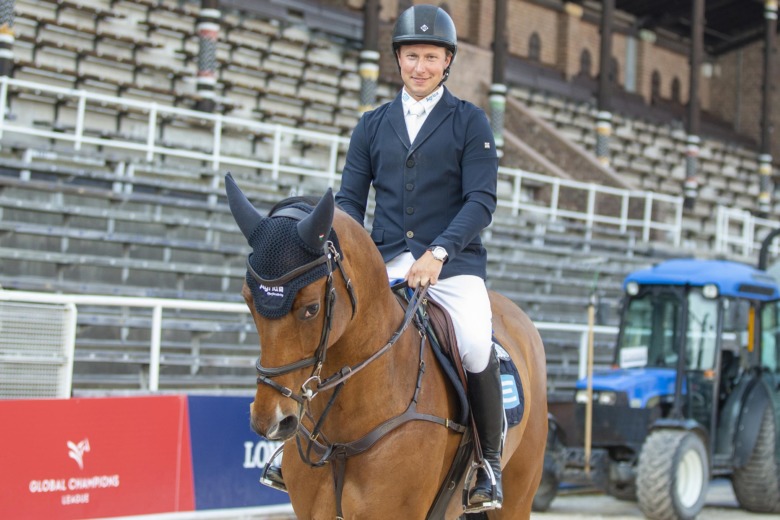 Douglas Lindelöw lämnar Sverige