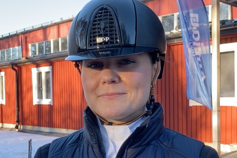 Kolla klippet: Hon fick dubbelt beröm för sina hingstvisningar