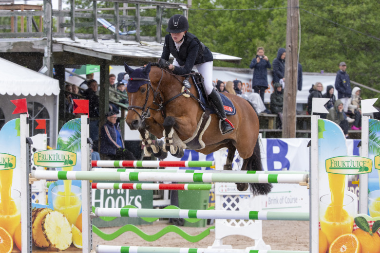 NM-guld och brons till hemmaryttare på hoppbanan