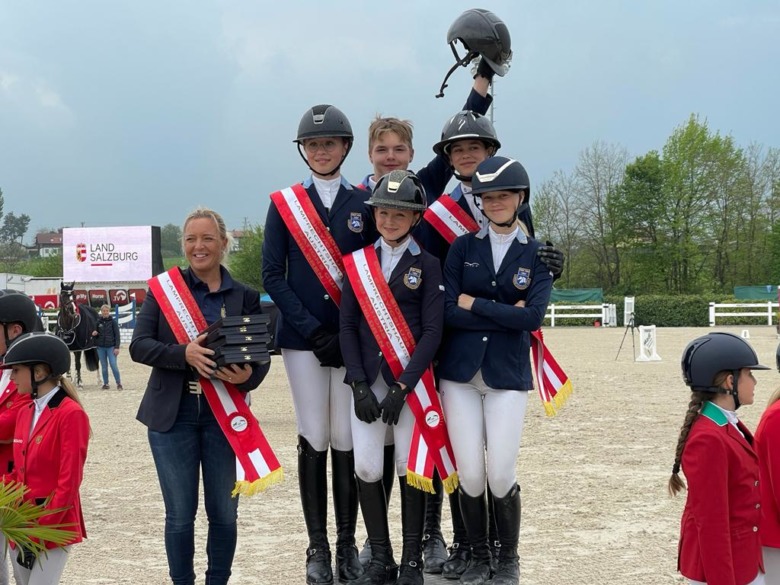 Seger för unga ryttare i nationshoppningen