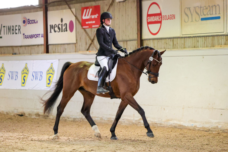 Red hem ett andra diplom