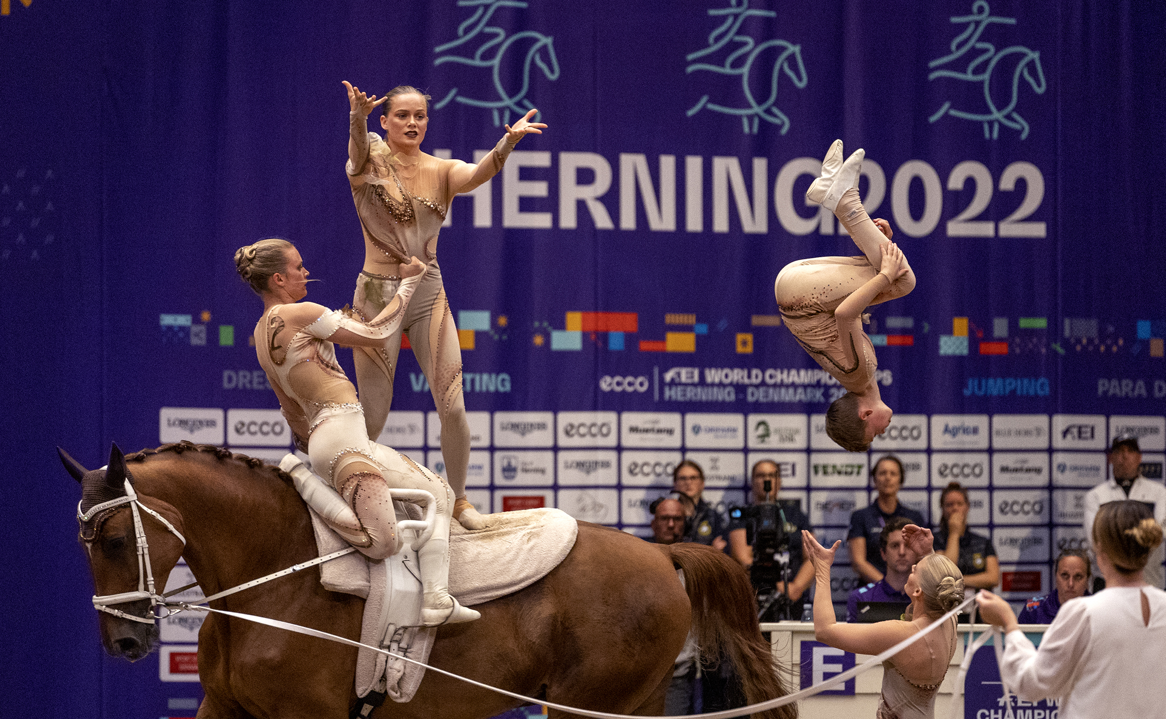 HerningSvea, Sveriges Voltigelag.Photo: Roland ThunholmCode: 718 35