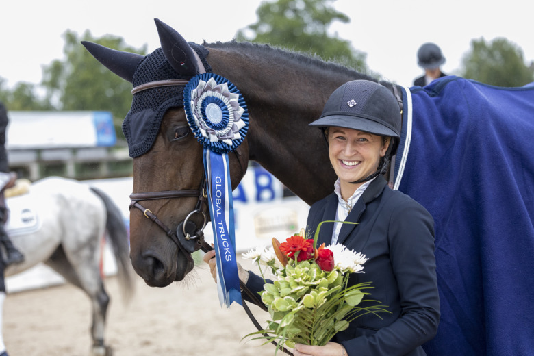 Izabelle Kursinski-baileys Cash 2 220910 Rt