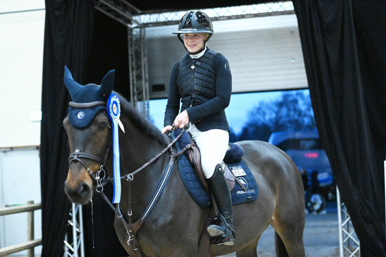 Junioren Ebba vann över toppryttarna