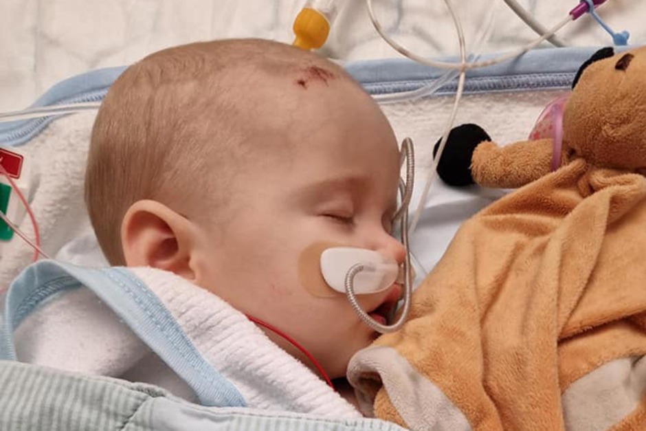 Bebis översprungen av häst – hade änglavakt