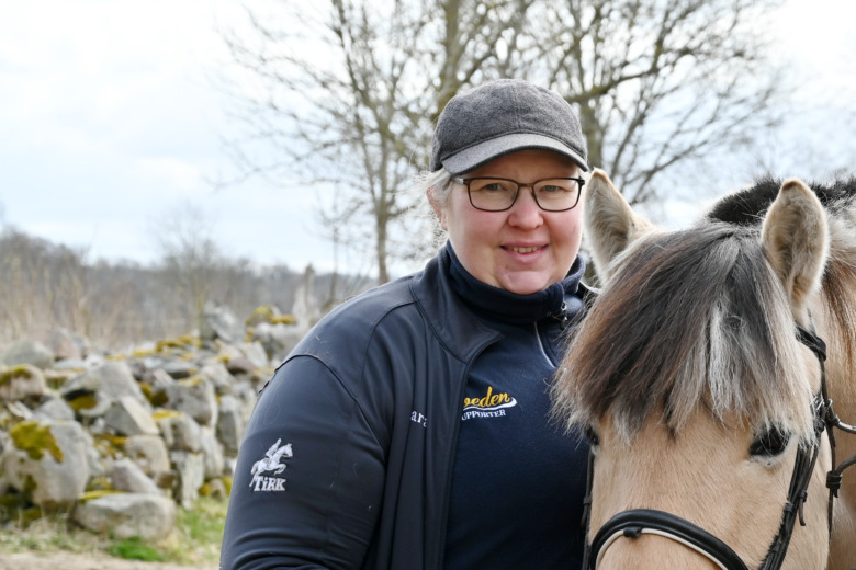 Sara tvingades välja mellan ridskolejobbet och egna stallet