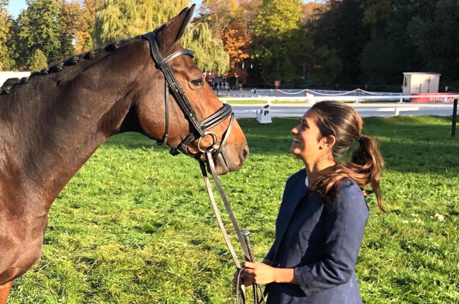 Svensk ryttare ryggskadad i NC-terrängen