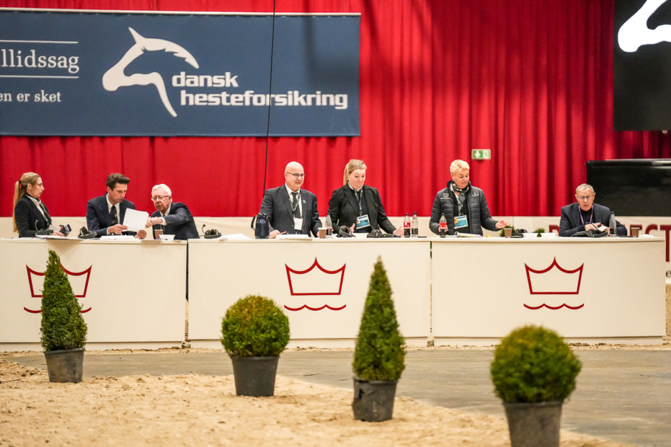 Massavhopp från DWB:s avelsledning för dressyr