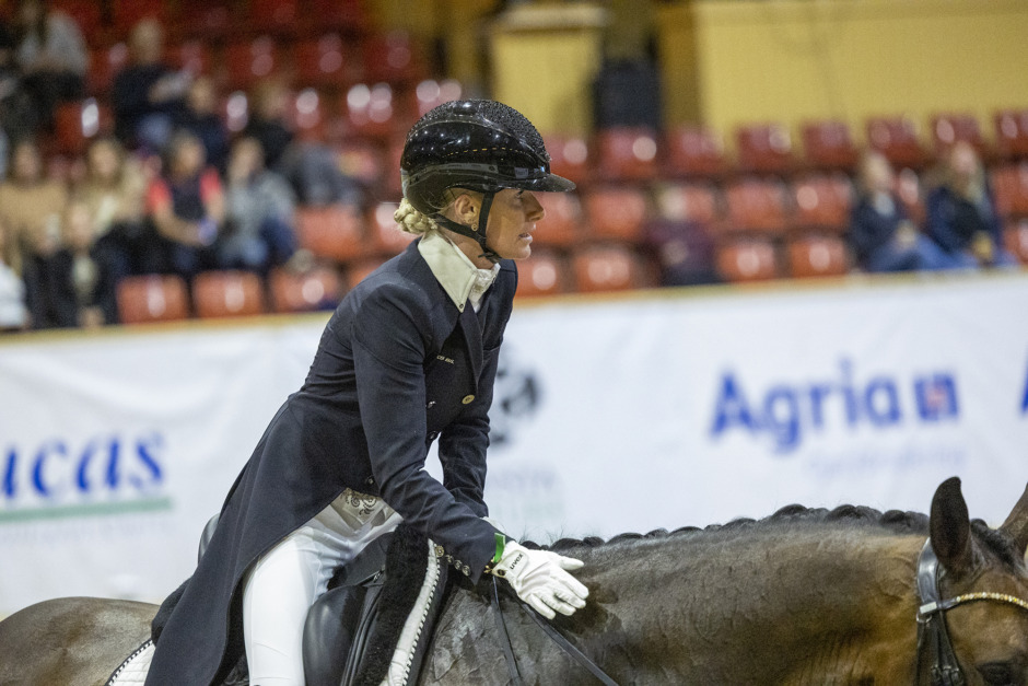 Intermédiaire II–seger till Isabella Tovek