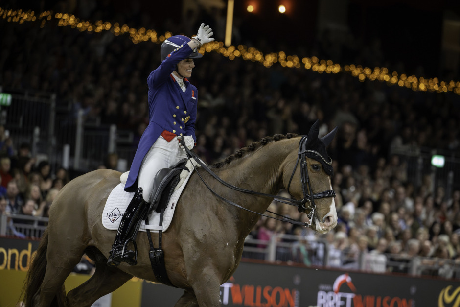 Känslosam comeback i världscupen för Charlotte Dujardin