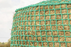 Rundbalsnat-honat-voss-farming-slow-feeding-honat-foderhack