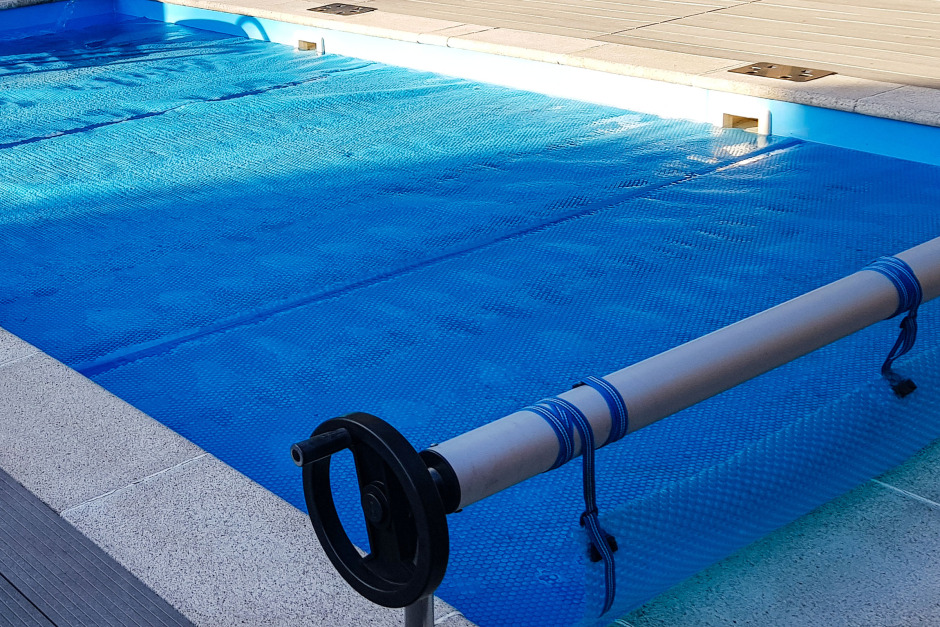 Föl föll ner i pool – specialstyrka larmades