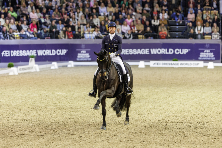 Patrik Kittel i blåsväder – hästarna hade blå tungor