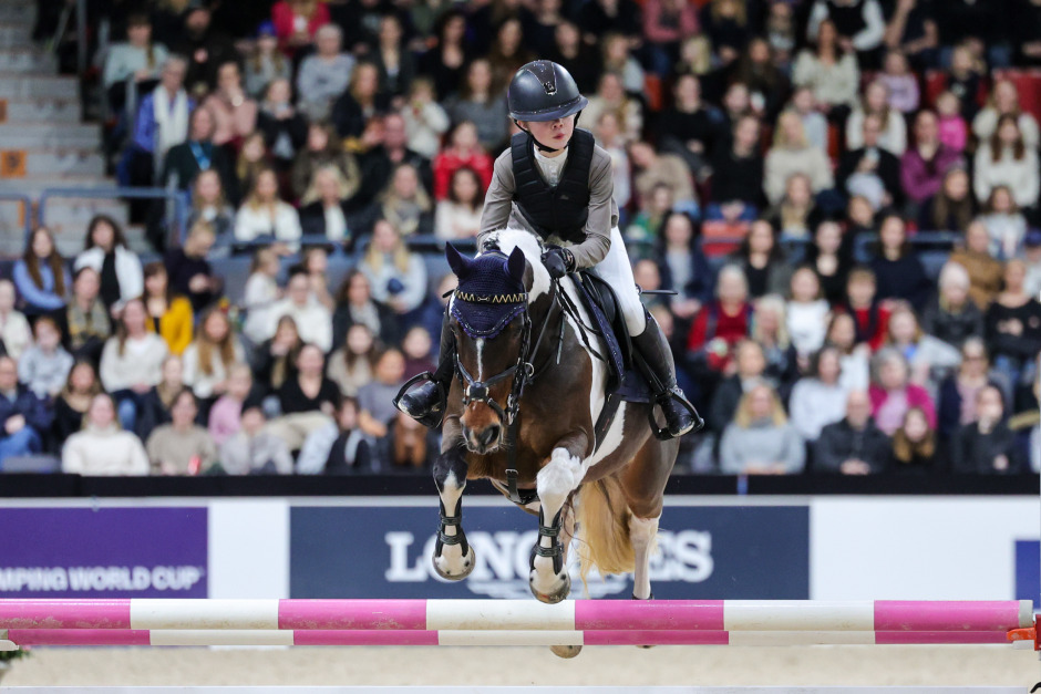 Trippelsvenskt i ponnyfinalen – Lisen Håkansson tog NM-guld efter felfri mästerskapsvecka