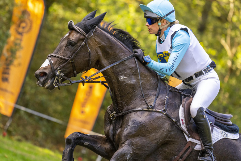 Utmattade hästar ska stoppas i terrängen