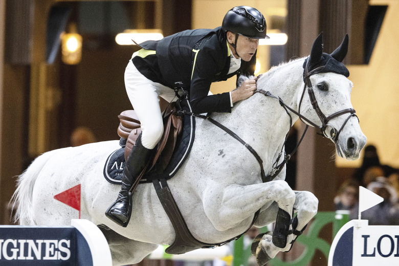 Peder sadlar olika på träning och tävling