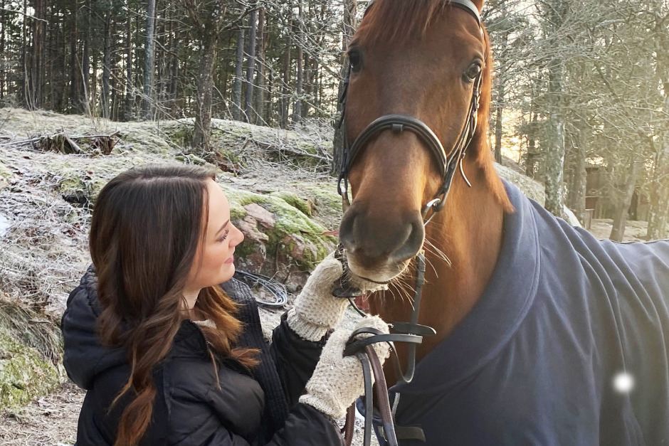 Signe Svensson går i Angelicas fotspår – beridare hos Gugler