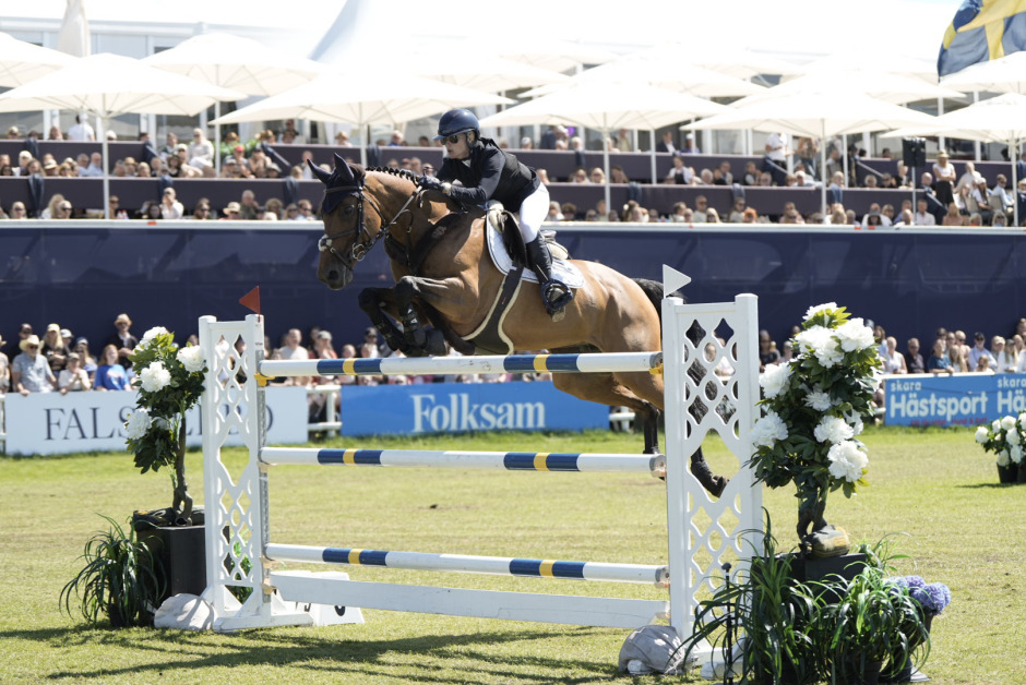 Petronella Andersson på pallen i Frankrike