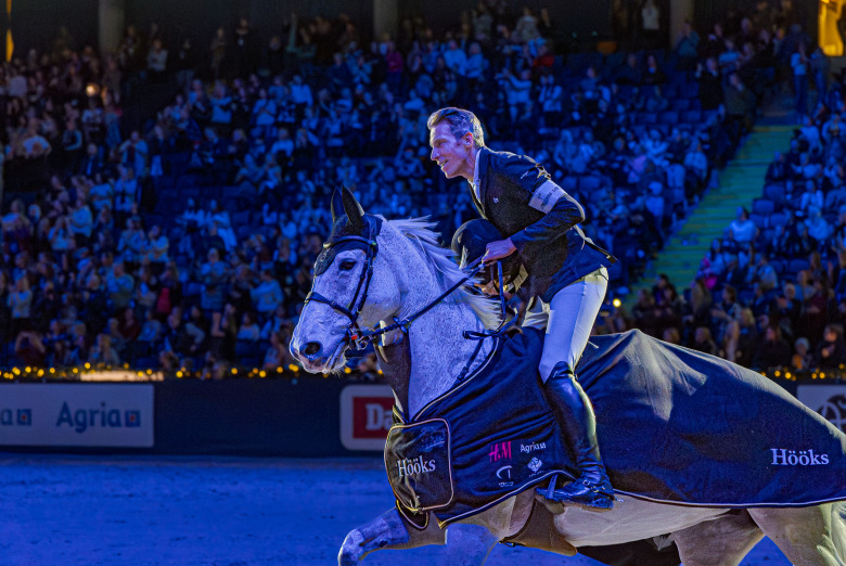 Hästiga bössor i Musikhjälpen – buda hem världsettans täcke