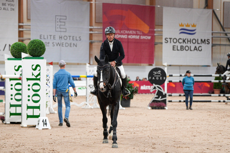 Svenska mästar-duon dömer unghästarna på Elmia