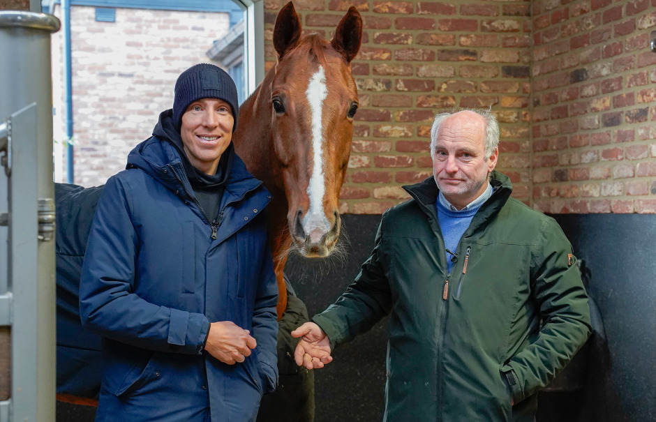 Kolla klippet: King Edwards uppfödare återförenad med sin häst