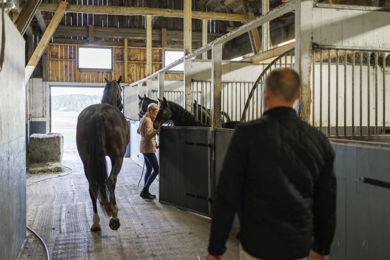Camilla Och Magnus Eriksson Stall Mvb Eskilstuna Uppf&ouml;dare Foto: Sofie Sk&ouml;ld