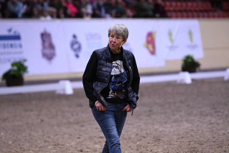 Kyra Kyrklund stöttar finska pararyttare