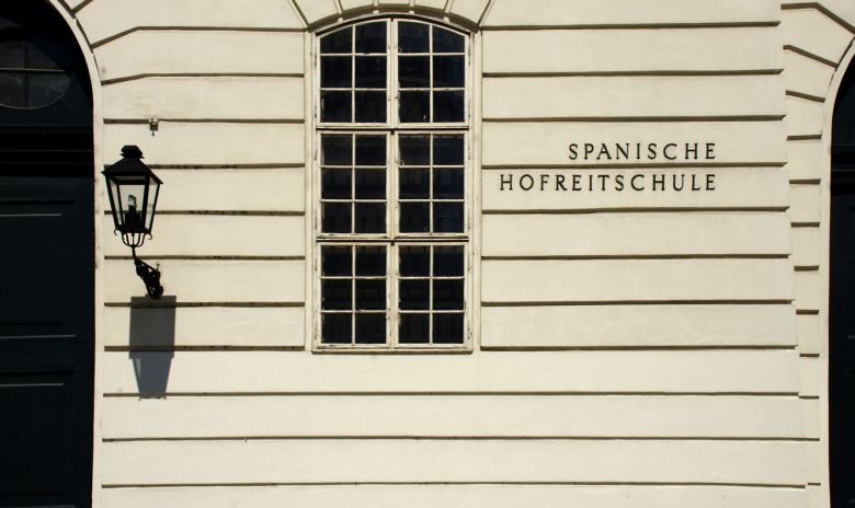 Spanska ridskolans chef tvingas bort – ”allvarliga förseelser”