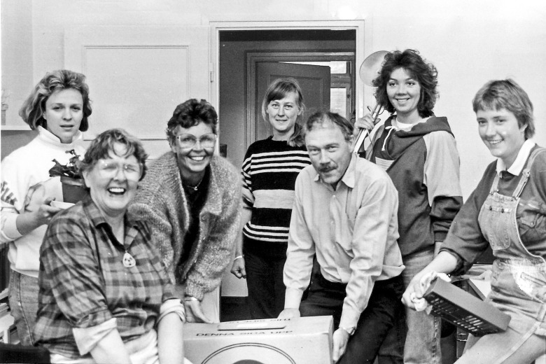 Ur arkivet: Flyttglad personal på Ridfrämjandet