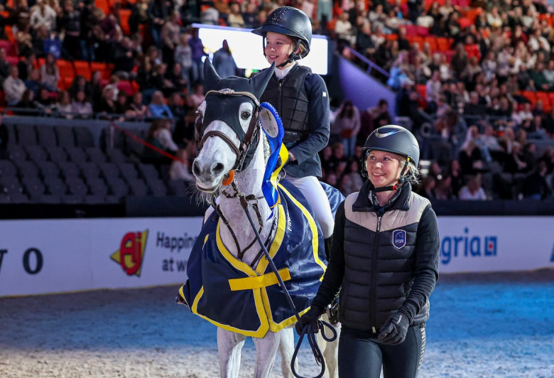 Isabell Heed tog hem Sverigeponnyn