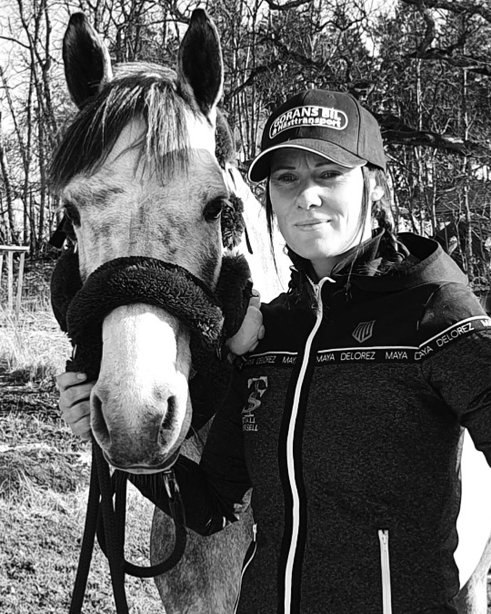 Isabell Tyrsell Med Två Ponnyer Som Hon Sålt