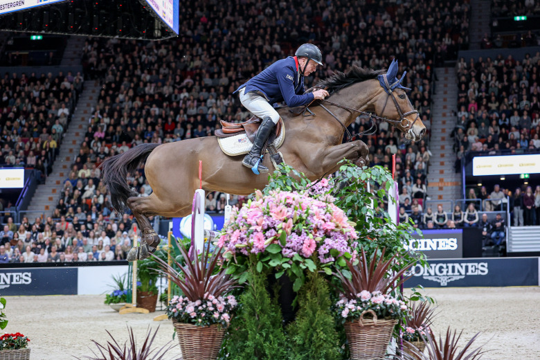 Han är tillbaka – 70-årige legendaren vinner direkt efter operationen