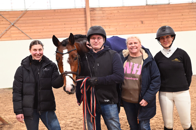 Elin pustar ut efter tredje hingsten