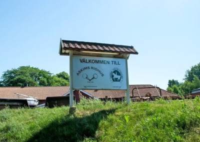 Ridskola hotas – saknar ny plats trots avsatta miljoner